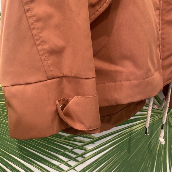 Dèluc Eva Hooded Jacket - Picture 3 of 5